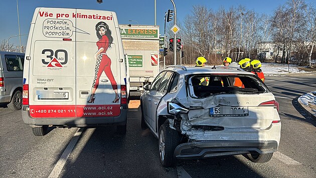 V ulici K Barrandovu v Praze havarovala čtyři vozidla. (19. února 2025)
