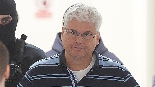 Exředitel motolské nemocnice Miloslav Ludvík u soudu. (26. února 2025)