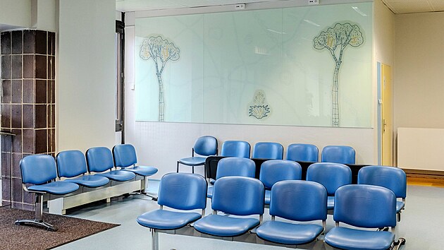 Umění oživilo prostory porodnice a urgentního příjmu v Nemocnici Šumperk. Takzvané atmosférické prvky jsou dílem Josefa Zlamala.