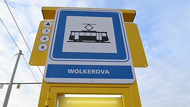 První den provozu na modernizované tramvajové trati.