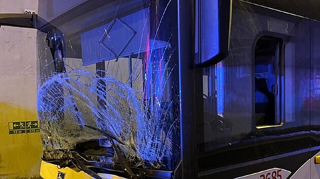 V Pisáreckém tunelu v Brně došlo ke kolizi autobusu, dodávky a osobního auta. Záchranáři ošetřili čtyři zraněné. (25. února 2025)
