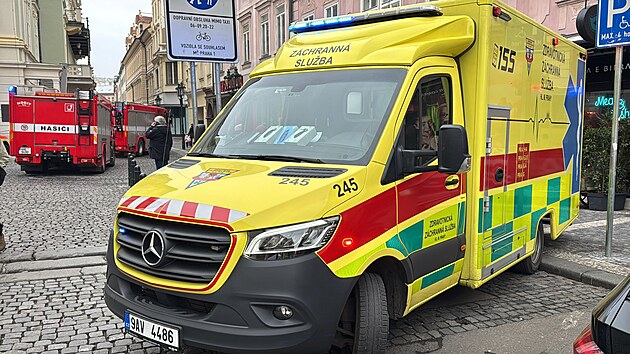 Nález podezřelého balíčku uzavřel okolí pražského Stavovského divadla. (23. února 2025)