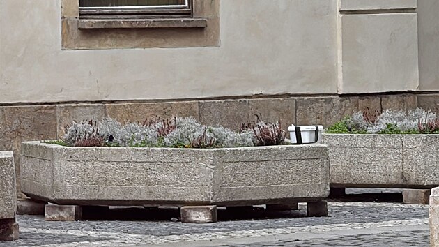 Nález podezřelého balíčku uzavřel okolí pražského Stavovského divadla. (23. února 2025)