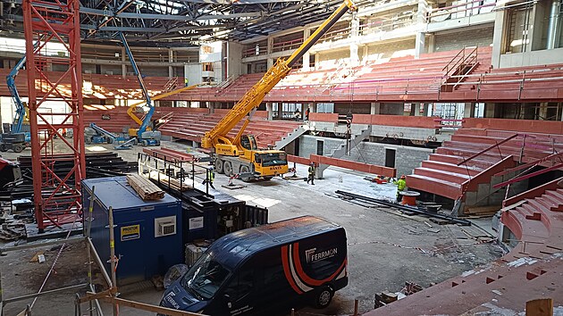 Práce na stavbě Horácké multifunkční areny v Jihlavě běží podle harmonogramu. Stadion se už ocitl pod střechou. Otevřen má být už letos v říjnu. (20. února 2025)