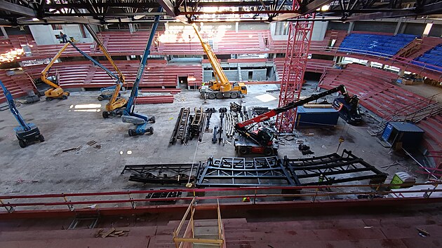 Práce na stavbě Horácké multifunkční areny v Jihlavě běží podle harmonogramu. Stadion se už ocitl pod střechou. Otevřen má být už letos v říjnu. (20. února 2025)