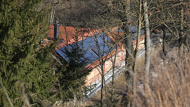 Exn&aacute;městkovi motolsk&eacute; nemocnice Pavlu Budinsk&eacute;mu patř&iacute; novostavba se sol&aacute;rn&iacute;mi panely na stře&scaron;e. Stoj&iacute; v Kosteln&iacute; Myslov&eacute; na Jihlavsku.