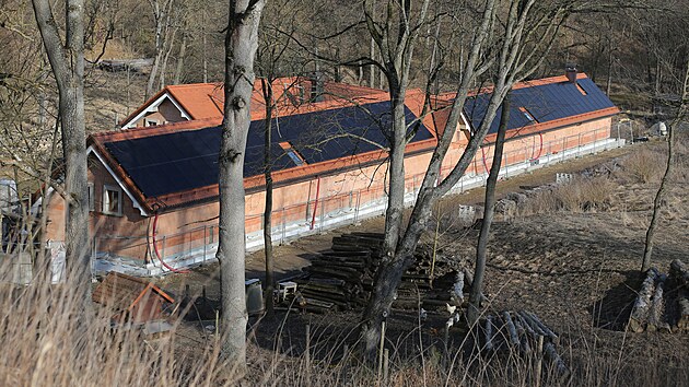 Exn&aacute;městkovi motolsk&eacute; nemocnice Pavlu Budinsk&eacute;mu patř&iacute; novostavba se sol&aacute;rn&iacute;mi panely na stře&scaron;e. Stoj&iacute; v Kosteln&iacute; Myslov&eacute; na Jihlavsku.