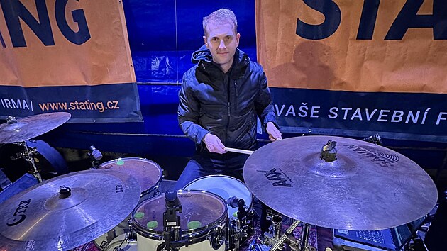 Samuel Palán si zahrál s Abraxas, Mirem Šmajdou i Olgou Lounovou. Teď sedá za bicí soupravu formace Ready Kirken