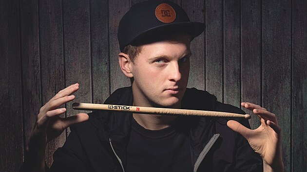 Samuel Palán si zahrál s Abraxas, Mirem Šmajdou i Olgou Lounovou. Teď sedá za bicí soupravu formace Ready Kirken.