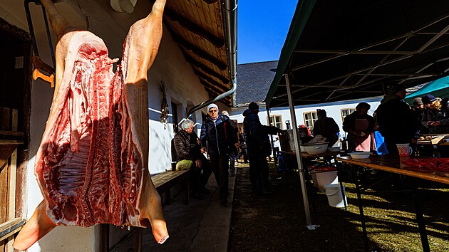 V Hanáckém muzeu v přírodě v Příkazech se konal program Ostatke na Hané, který ukázal, jak vypadaly tradiční masopustní oslavy. Chybět nemohlo bohaté pohoštění.