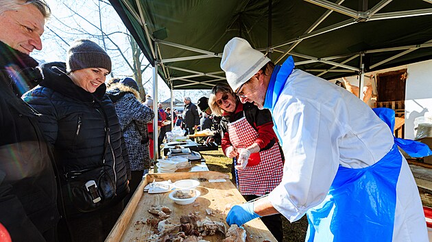 V Hanáckém muzeu v přírodě v Příkazech se konal program Ostatke na Hané, který ukázal, jak vypadaly tradiční masopustní oslavy. Chybět nemohlo bohaté pohoštění.