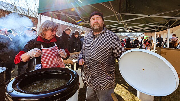 V Hanáckém muzeu v přírodě v Příkazech se konal program Ostatke na Hané, který ukázal, jak vypadaly tradiční masopustní oslavy. Chybět nemohlo bohaté pohoštění.