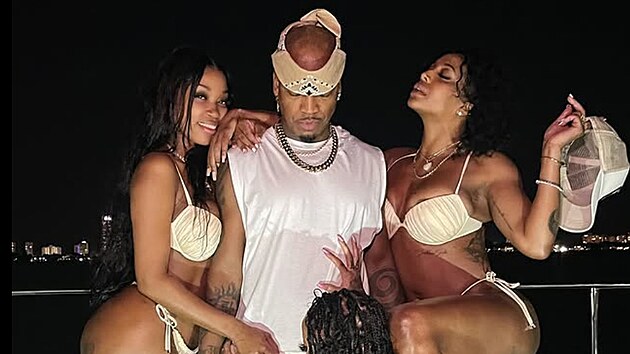 Zpěvák Ne-Yo a jeho partnerky (2025)