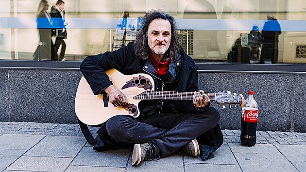 Amatérských hudebníků jsou ulice v centru Brna plné. I oni si uvědomují, že část veřejnosti jejich produkce může rušit, proto sepsali etický kodex. Sami sebe nabádají, aby se ztišili. (březen 2025)