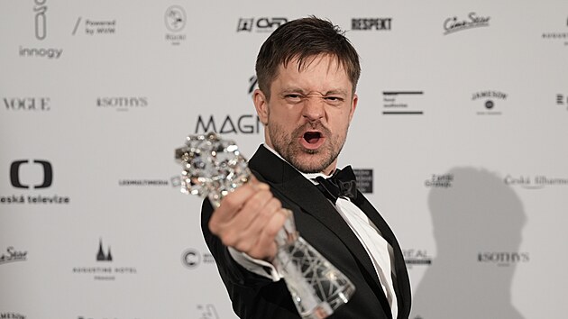 Jiří Mádl si odnesl cenu za nejlepší režii díky filmu Vlny. (8. března 2025)