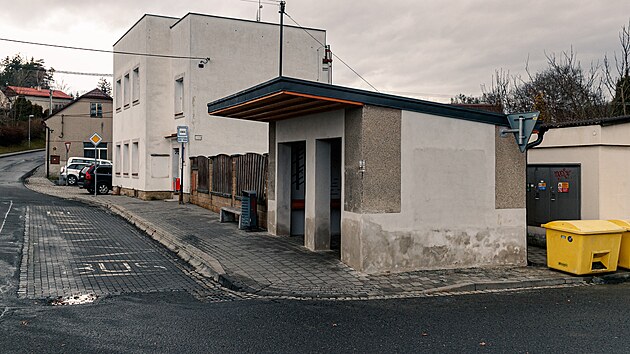 Opravená čekárna v Radíkově
