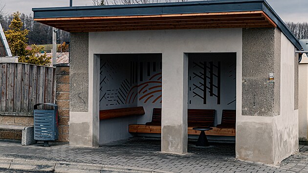 Opravená čekárna v Radíkově