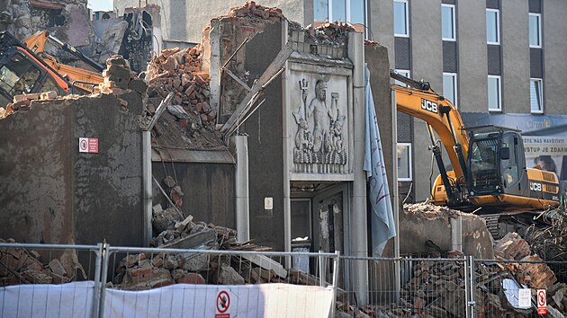 Demolice budovy Vrbenského lázní v Ústí nad Labem (6. března 2025)