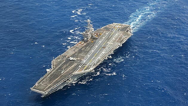 letadlová loď USS Harry S. Truman (CVN 75) v Atlantiku