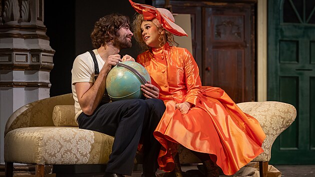 Rozpustilá komedie pojednává o dvou oxfordských studentech, Charleyovi a Jackovi, kteří se chystají pozvat dívky svého srdce na milostnou schůzku a požádat je o ruku.