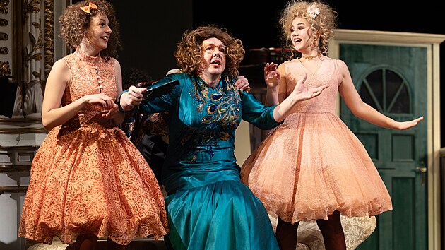 Hlavní role ve hře Charleyova teta se zhostil Zdeněk Kupka.