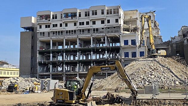 V Brně pokračuje bourání starého Teska u hlavního nádraží, na jehož místě vyroste nový komplex Dornych. (3. března 2025)
