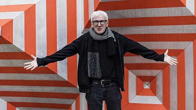 Performer Vladimír Havlík má za sebou nespočet happeningů i akcí, jež fotograficky dokumentuje a vystavuje. V roce 2024 získal Cenu Michala Ranného za přínos české vizuální kultuře.