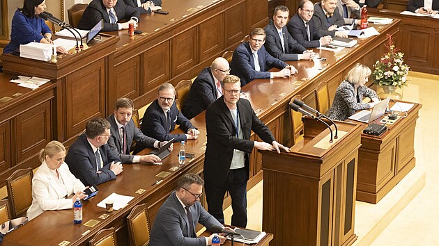 Poslanci přehlasovali veto prezidenta a schválili zvýšení platů vrcholných politiků. (4. března 2025)