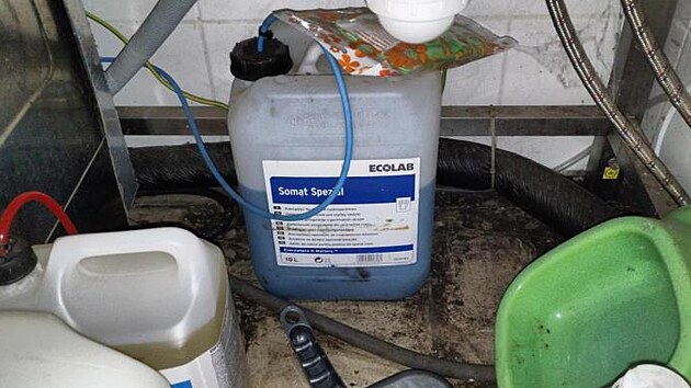 Inspektoři SZPI uzavřeli Dosty bar pod Plešivcem. Našli v něm myší trus.