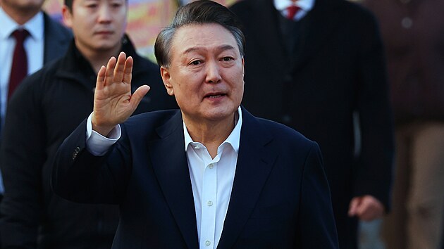 Jihokorejský prezident Jun Sok-jol opustil vazební věznici. (8. března 2025)