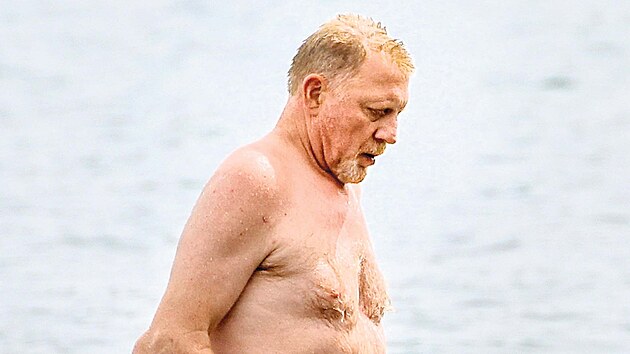 Němec Boris Becker. Před dvěma roky dokonce str&aacute;vil za finančn&iacute; machinace osm měs&iacute;ců ve vězen&iacute;. Dnes je mu 57 let, ale sport a životn&iacute; r&aacute;ny se na jeho těle dost podepsaly&hellip;
