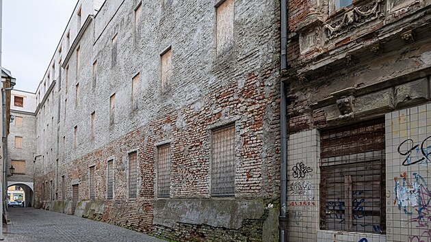 Kroměříž chce uvalit vyšší daň na budovy, které hyzdí město. Patří mezi ně i bývalý hotel Haná. (březen 2025)