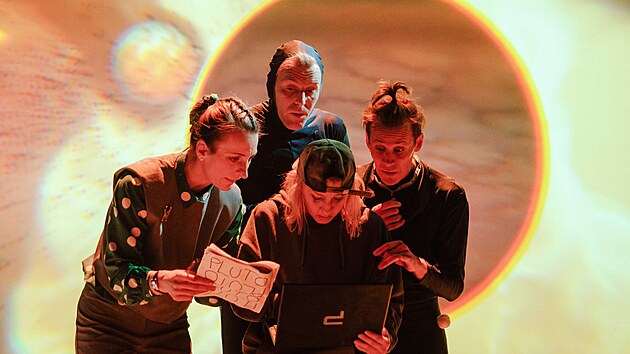 Laterna magika | Pluto: Anna Polívková, Trygve Wakenshaw, Radim Vizváry, Vanda Hybnerová