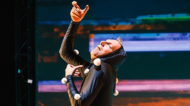 Laterna magika | Pluto: Trygve Wakenshaw