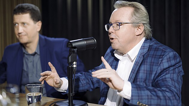 Hosté pořadu KONTEXT - historik Martin Kovář (vpravo) a historik Vít Smetana.