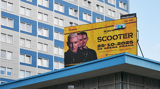 Obří reklamní LED obrazovka, která se nachází na střeše restaurace Interhotelu Bohemia na Mírovém náměstí v centru Ústí nad Labem, by měla být po mnoha letech odstraněna.