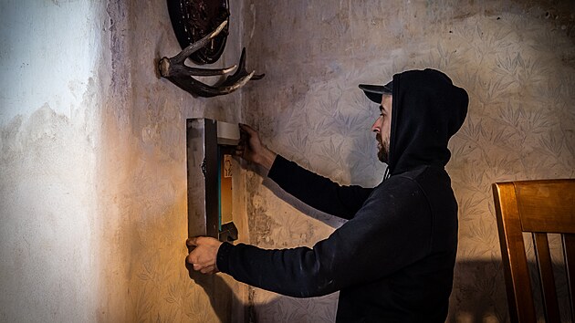 Nová výstava s názvem Small Talk čeká na návštěvníky liberecké hospody Labský zámek. Na snímku Pavel Dušek.