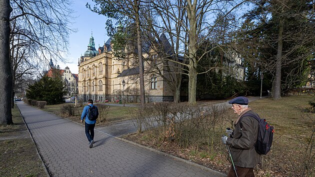 Park v okolí Severočeského muzea v Liberci, který nabízí odpočinek a procházky, se bude od května měnit. (10. března 2025)