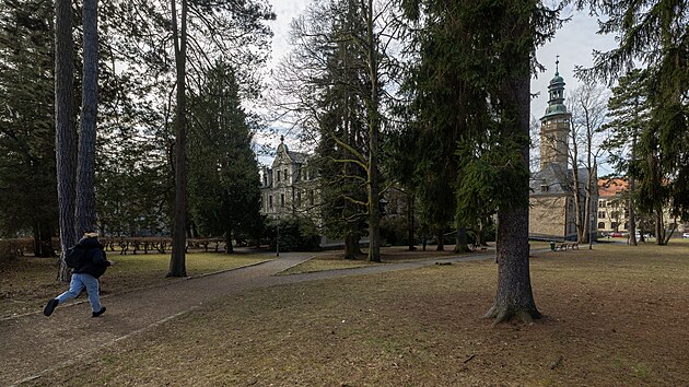 Park v okolí Severočeského muzea v Liberci, který nabízí odpočinek a procházky, se bude od května měnit. (10. března 2025)