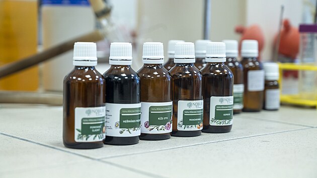 Vědci z Fakulty technologické Univerzity Tomáše Bati ve Zlíně chtějí prodloužit životnost přírodní kosmetiky. (březen 2025)