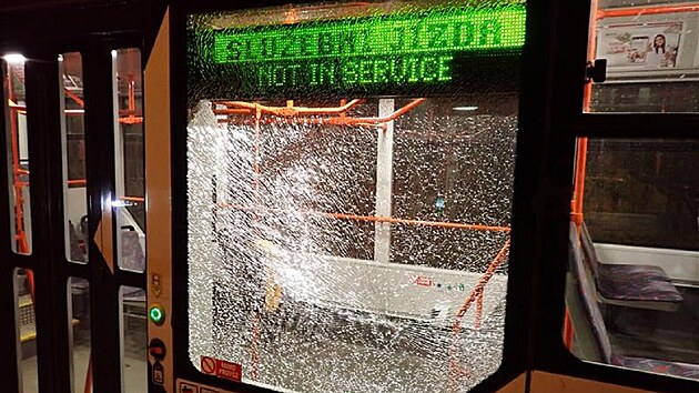 Brněnský dopravní podnik se potýká s čím dál častějším řáděním vandalů, v roce 2024 mu způsobili rekordní škodu 6,3 miliony korun.