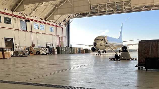 Boeing P-8 Poseidon na letecké základně v Keflavíku (13. března 2025)