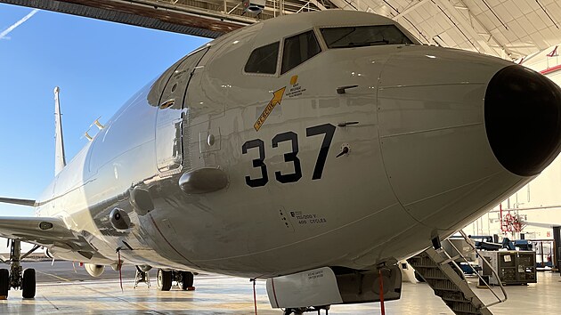 Boeing P-8 Poseidon na letecké základně v Keflavíku (13. března 2025)