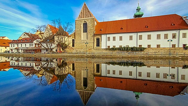 Západní část kláštera na straně u slepého ramene by měla podle historiků pamatovat první desetiletí existence města.