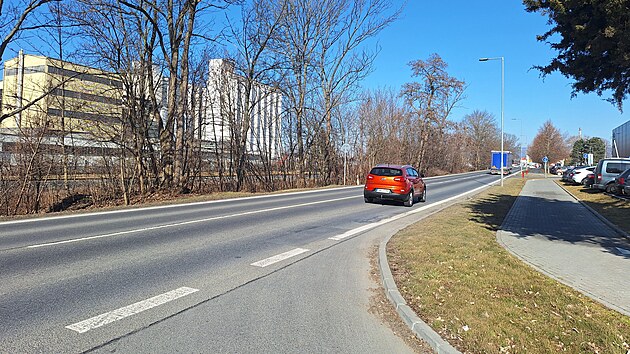 Jeden a půl kilometru dlouhý úsek průtahu Šternberkem čeká kvůli jeho špatnému stavu oprava.