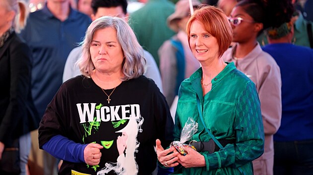 Herečky Rosie O'Donnellov&aacute; a Cynthia Nixonov&aacute; (New York, květen 2024)