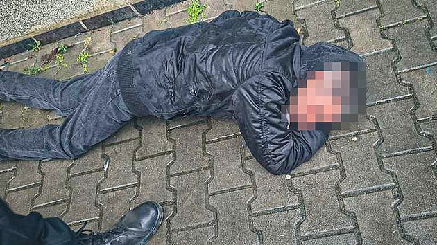 S opilci na ulici se plzeňští strážníci setkávají denně. Mnozí se kvůli velkému množství vypitého alkoholu zraní a je nutné jim zavolat záchranku.