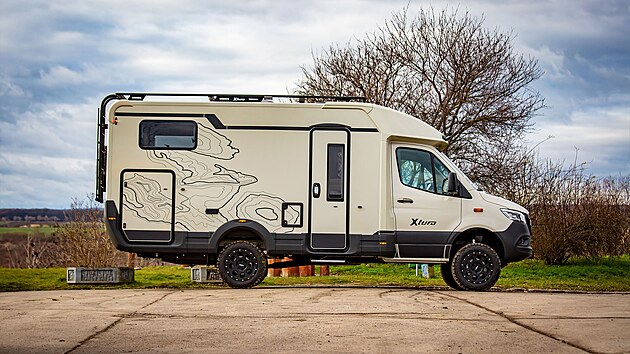 Eura Mobil Xtura XT 686 EF, boční pohled na expediční vozidlo v podání německého výrobce obytných aut