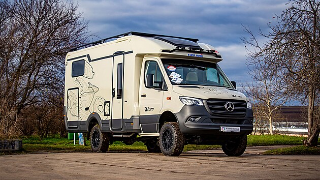 Eura Mobil Xtura XT 686 EF je postavená na podvozku Mercedes-Benz.
