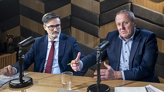 Hosté pořadu Rozstřel jsou Dušan Kunovský, ředitel Central Group a Daniel Ryšávka (vlevo), ředitel Státního fondu podpory investic.